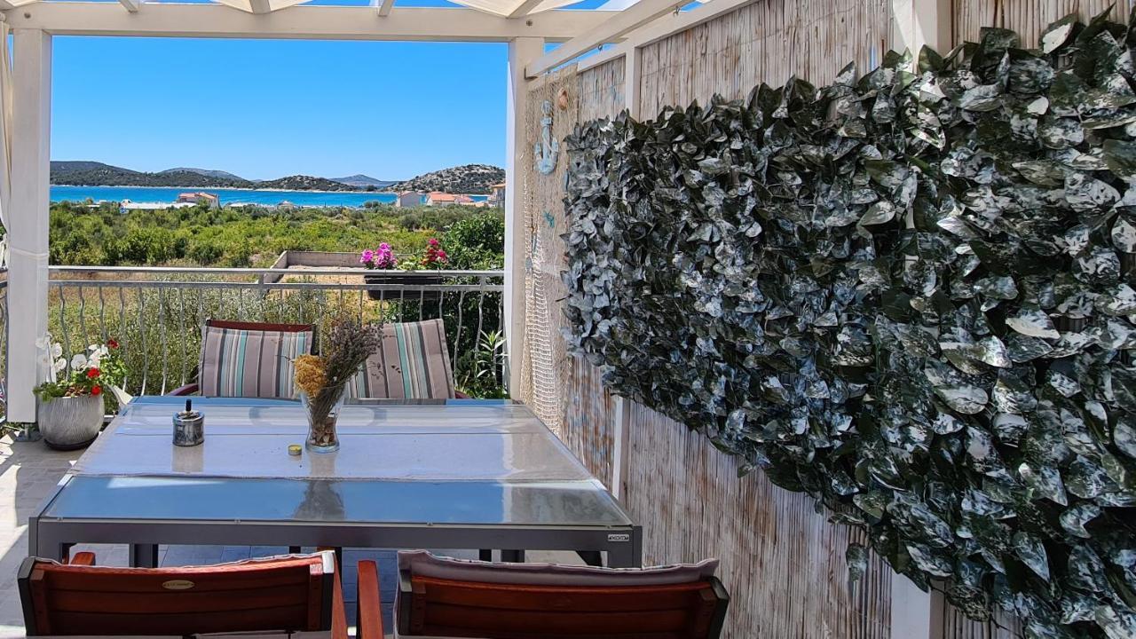 Apartmani Villa Lilliana Tribalj Buitenkant foto