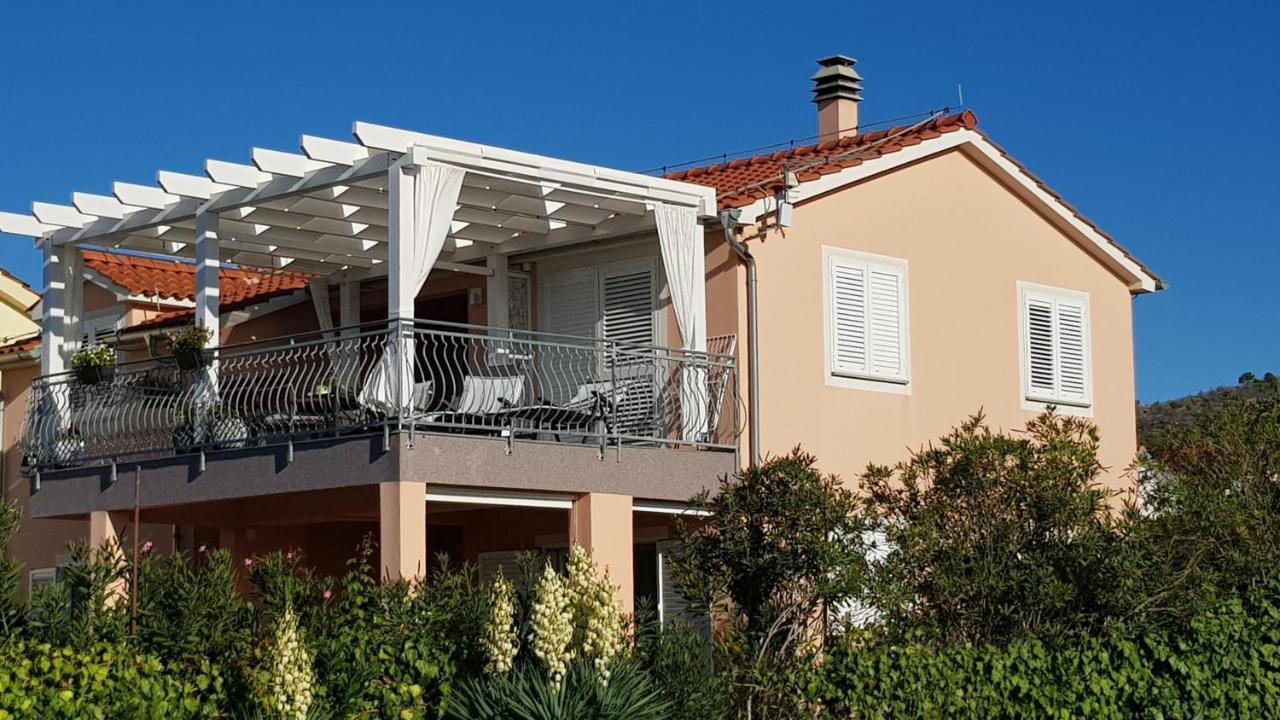 Apartmani Villa Lilliana Tribalj Buitenkant foto