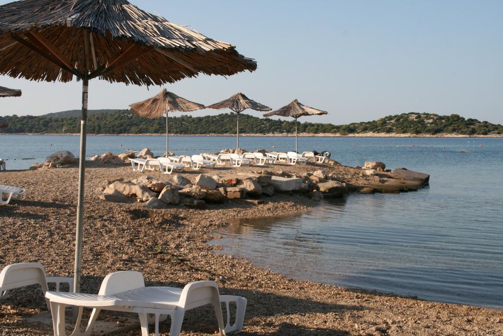 Apartmani Villa Lilliana Tribalj Buitenkant foto